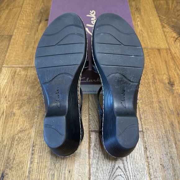 NIB Clarks Collection Wendy Alto T-Strap Sandals Black Leather Womens 10 N - Picture 6 of 6